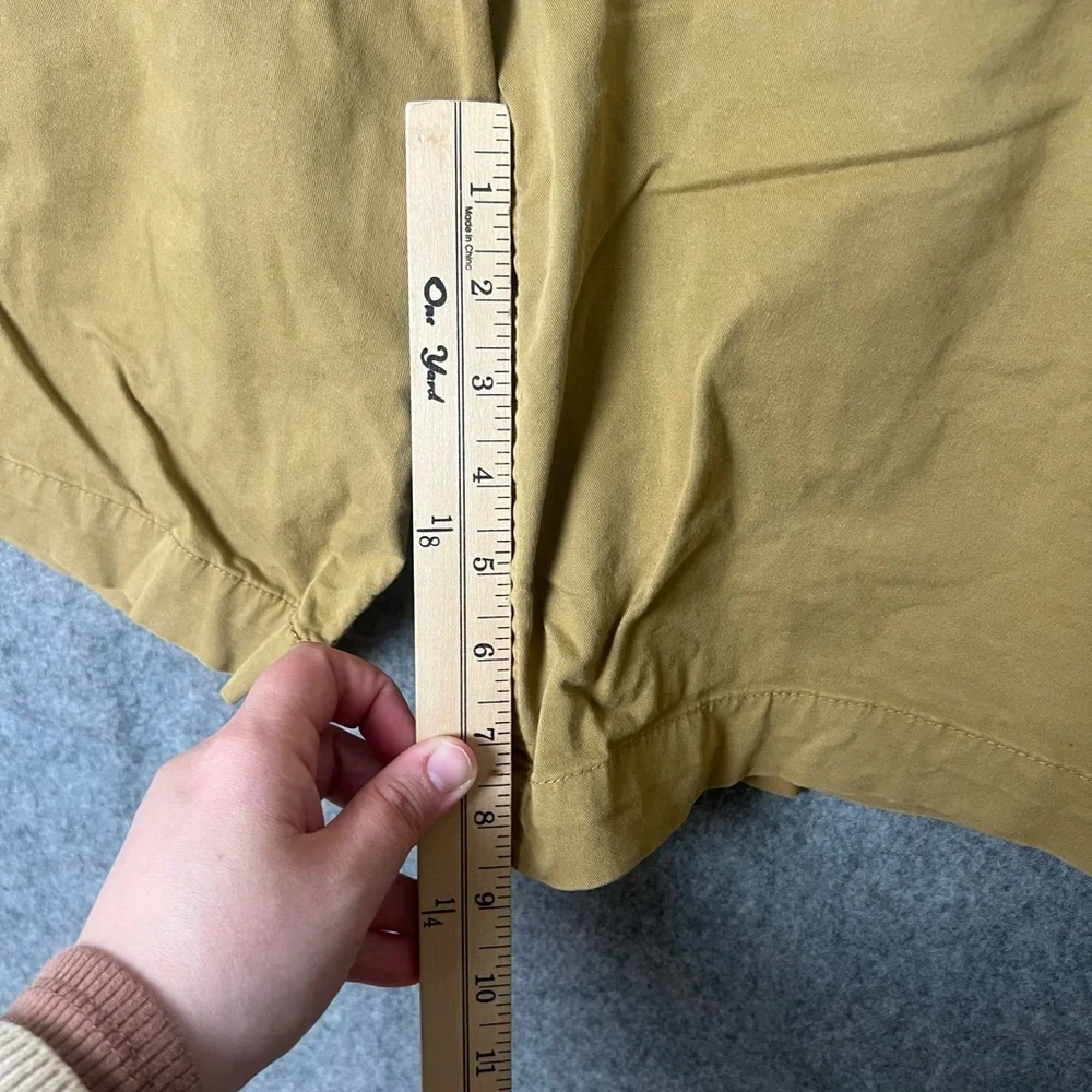 The North Face Men's 38 Regular Tan‎ Flat Front Khaki Shorts